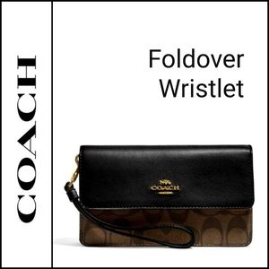 🆕️💯 Auth. Coach Brown Foldover Wristlet F78229
